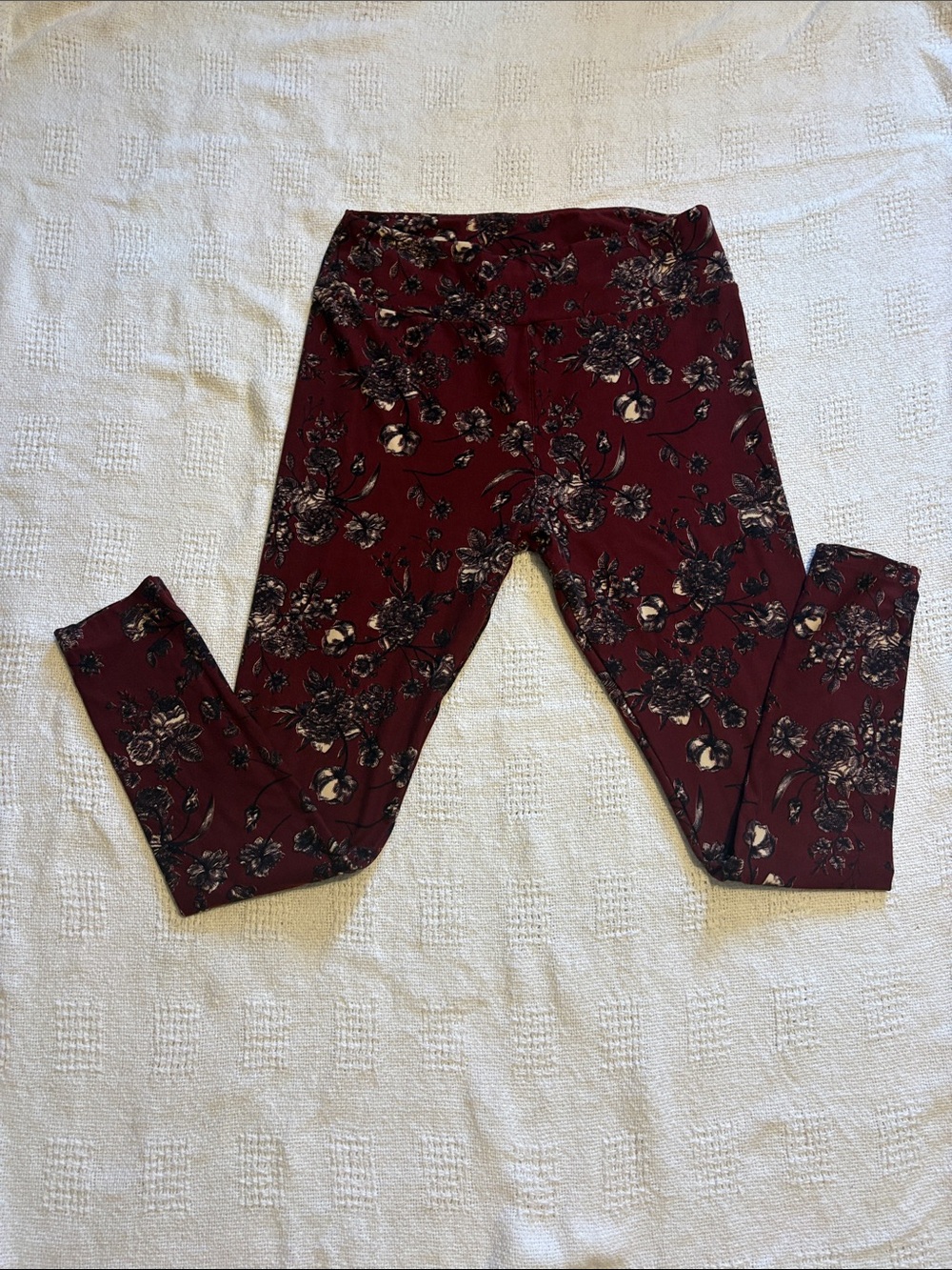 LuLaRoe TC Leggings Burgundy Wine Floral Roses Tall & Curvy - Picture 2 of 6
